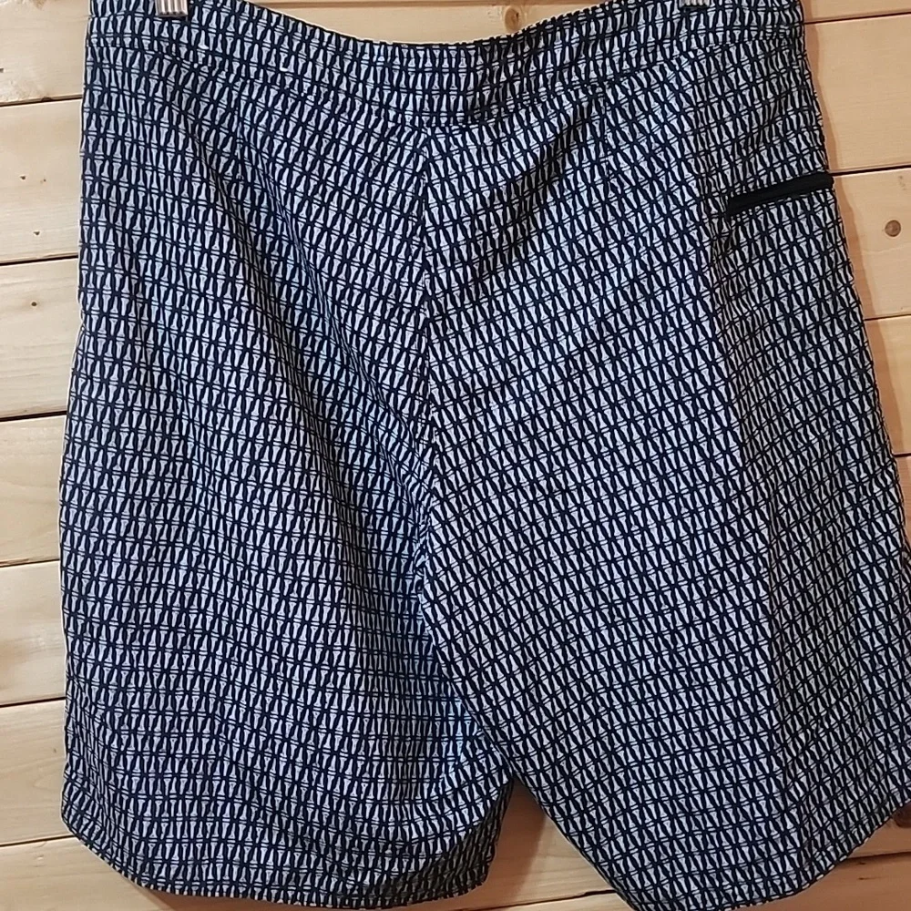Patagonia Men's Swim Shorts Size 32 NWOT Fossil Print
